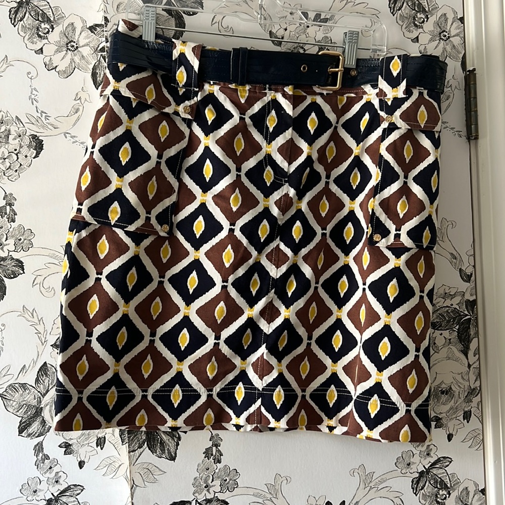 Adorable Tory Burch cotton skirt with navy belt